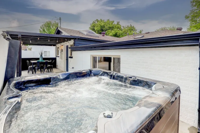 3 Min Walk To Olde Town! Hot Tub, Fire Pit, Games! - Image 1