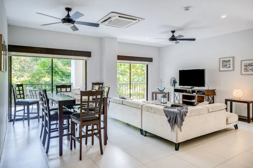 Cool, modern condo with on-site pool & balcony - Image 1