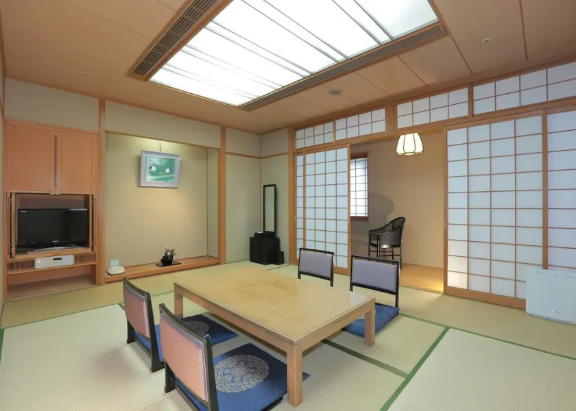 Takarazuka Washington Hotel - Image 1