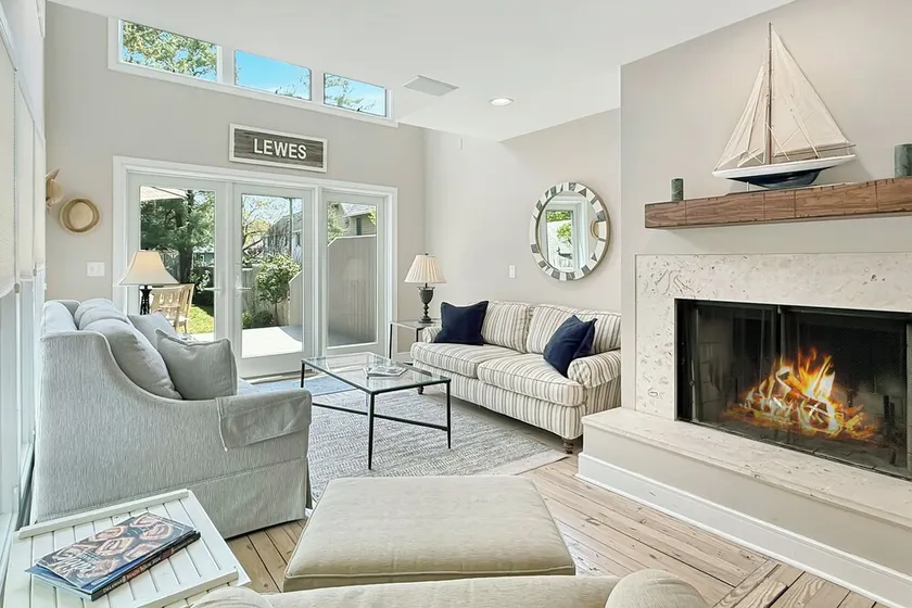 Charming Guesthouse In The Center of Historic Downtown Lewes - Image 1