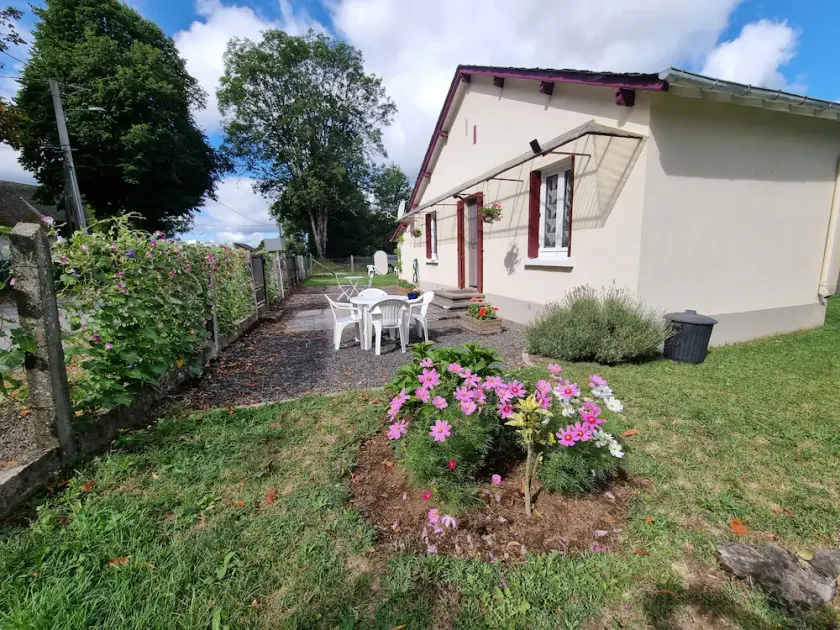 Leje 2 eller 4 personer lille hus i nærheden af La Bourboule og Mont Dore - Image 1