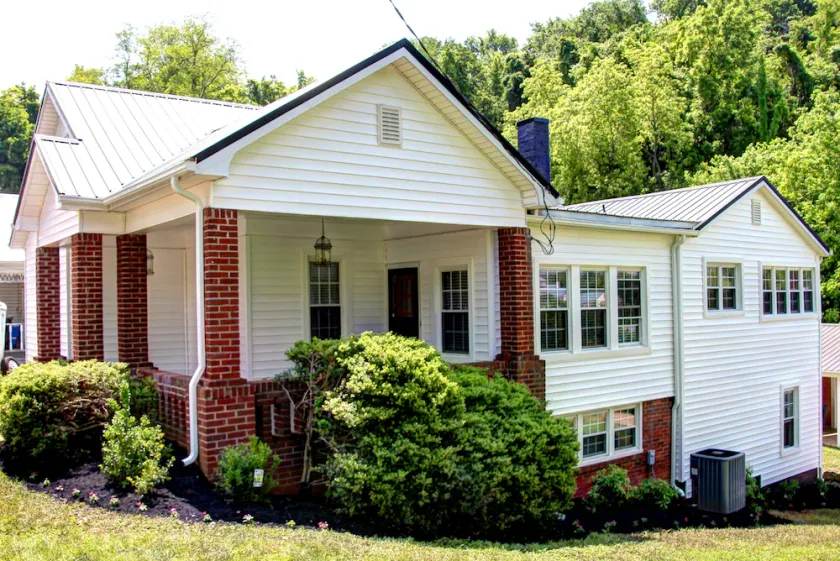 Voll Historisches Haus in der Innenstadt Greeneville, TN wiederhergestellt. - Image 1