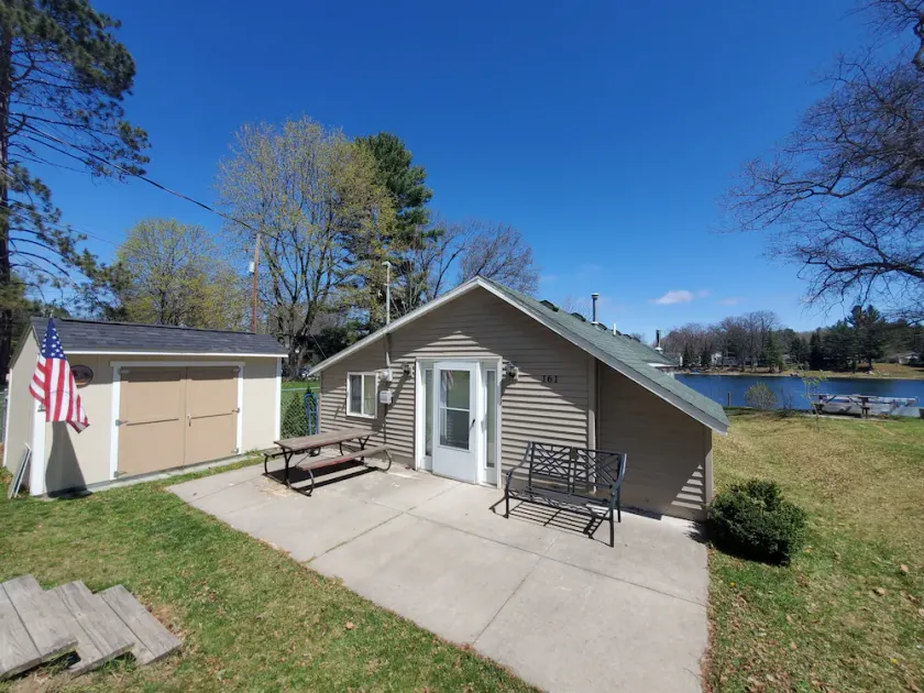 Bluegill lake -Lake front retreat - Image 1