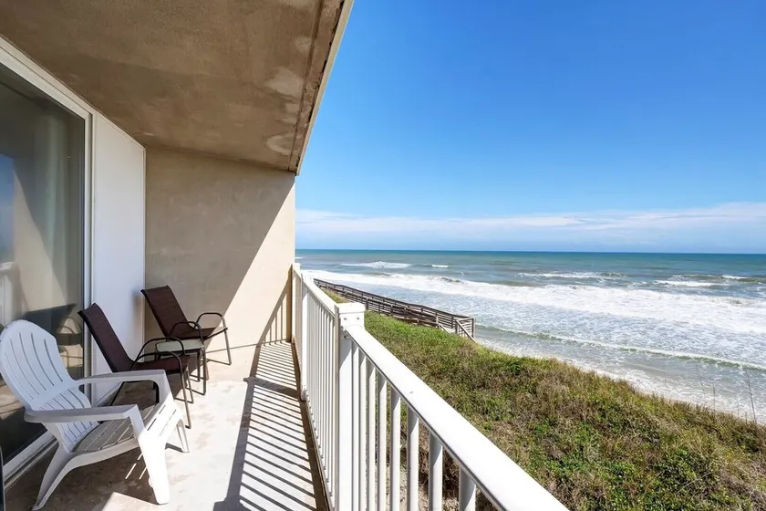 Oceanfront Point Unit with 3 Bedrooms and Great Oceanviews - Image 1