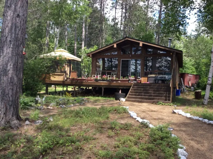 Lovely Mink Lake Cottage With Sandy Beach Shoreline - Image 1