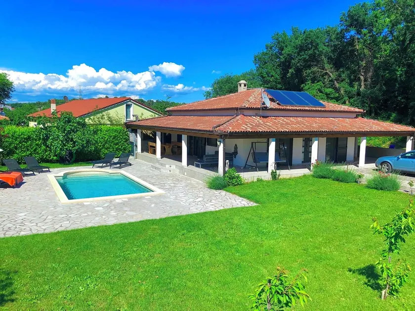 Maison de vacances neuve et moderne ***** dans un endroit calme avec piscine, près de la mer, abri voiture - Image 1