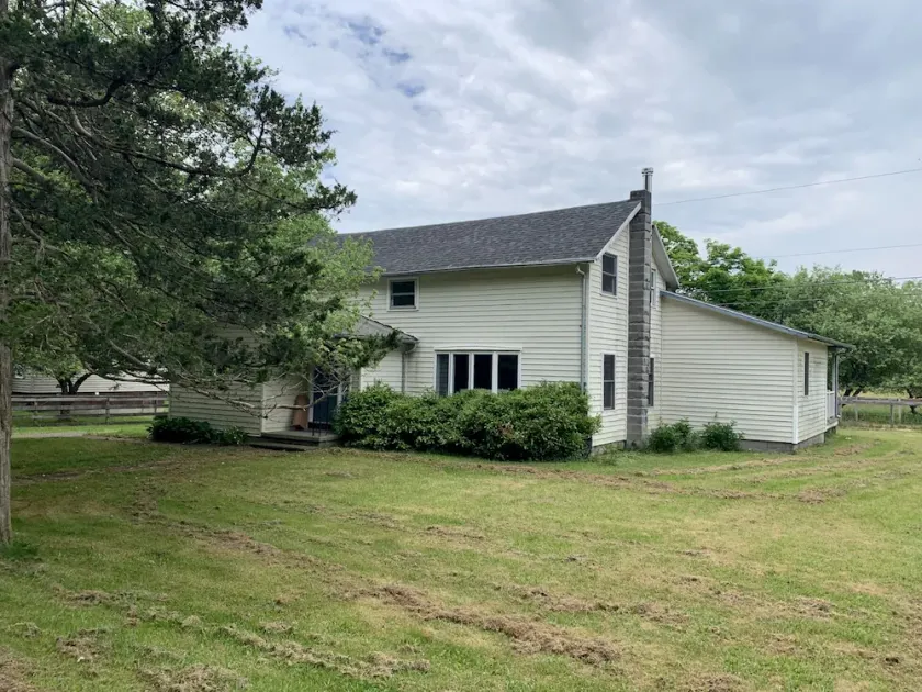 Charming Columbia County Farm House - Image 1