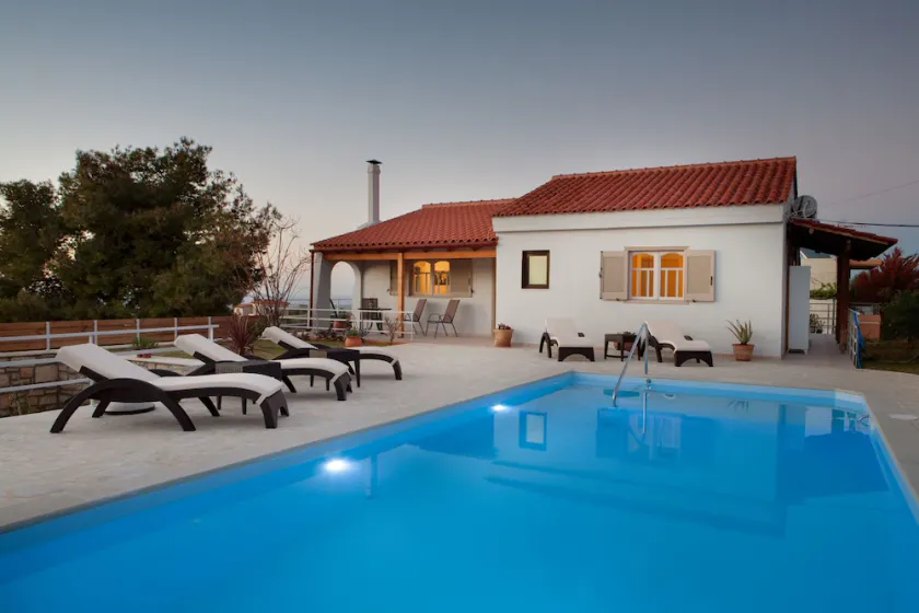 Summer Breeze House * with private pool * private parking * - Image 1