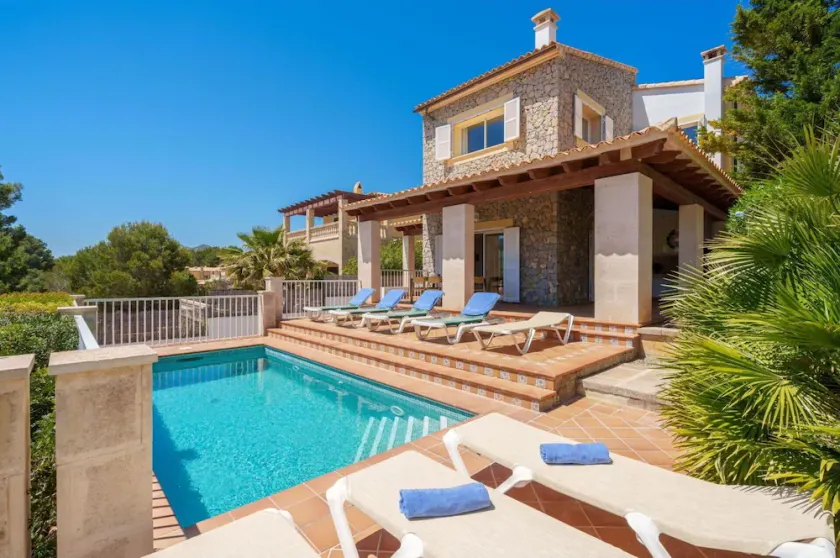 Maison de vacances privée avec climatisation, piscine privée, WIFI, TV, terrasse, animaux admis - Image 1