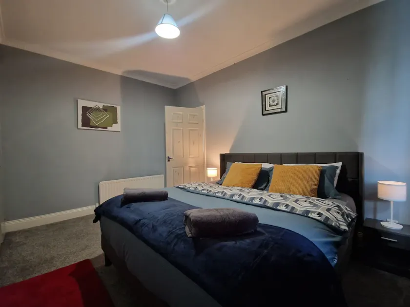 Apartment - Sleeps 4 - Parking - WiFi - Image 1