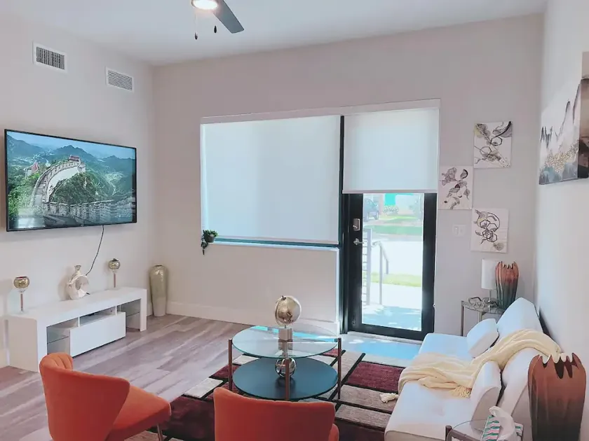 2-bedroom apartment just 12 minutes to Port of Palm Beach - Image 1