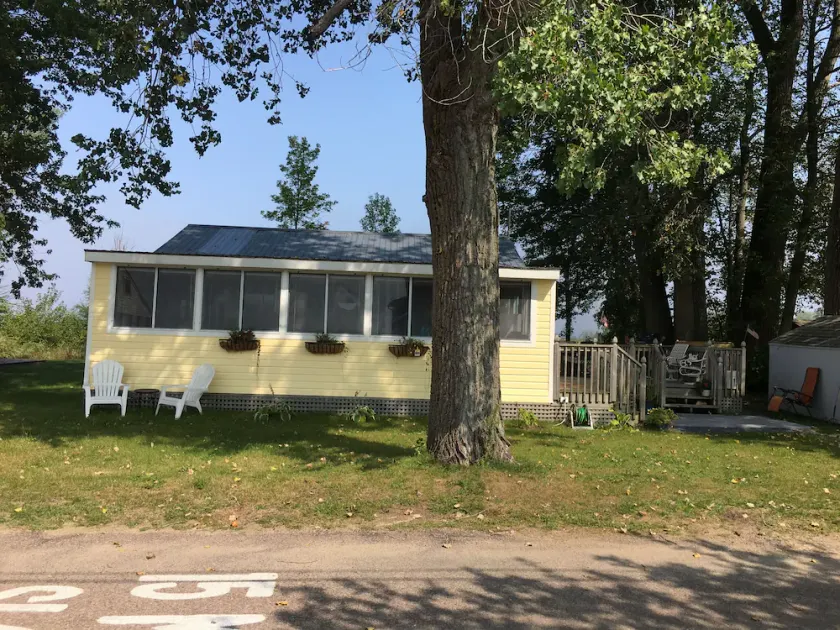 Kommen Sie und entspannen Sie sich in diesem geräumigen Cottage mit 3 Schlafzimmern und beidseitigem Seeblick. - Image 1