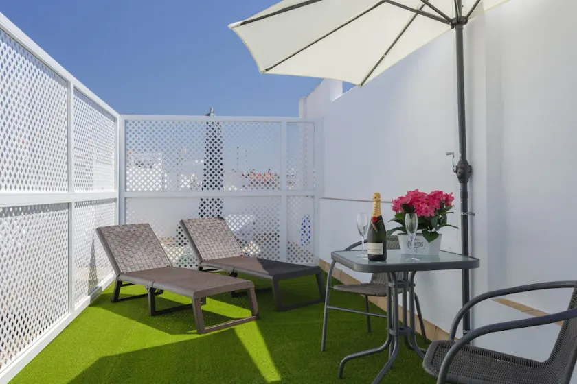 Apartamentos LOTO y LIZ by Cadiz4Rentals - Image 1