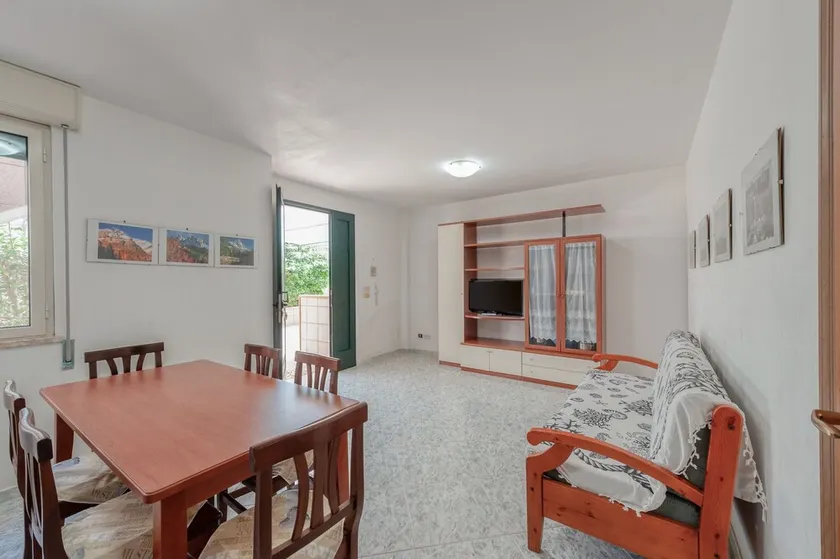 Apartment 'Carlo' with Private Terrace and Air Conditioning - Image 1