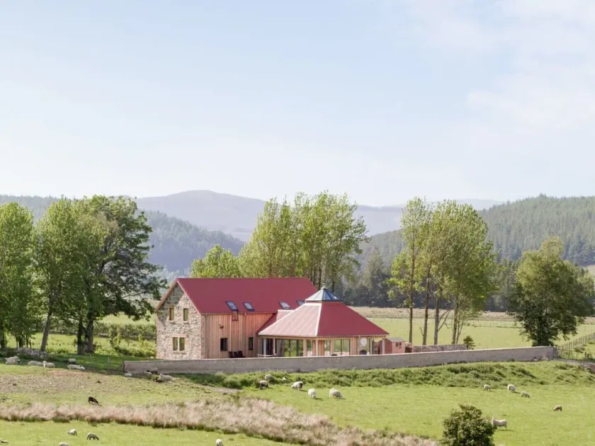 4-Bed All En-Suite, Panoramic Cairngorm Views & Cosy Wood Burner - Image 1
