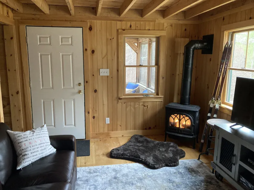 Cheerful Tiny Cabin hideaway near hiking, skiing & snowmobiling in small town VT - Image 1