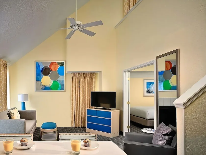 Best Place to Stay in Chesterfield! Kitchen, Free Breakfast, Pets Allowed - Image 1