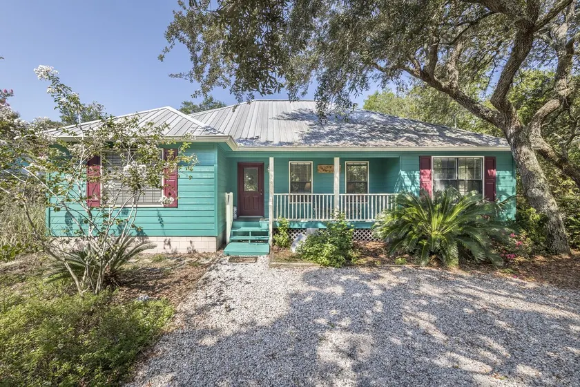 Cozy Bayside 4-br house -free parking - Wi-Fi - Image 1