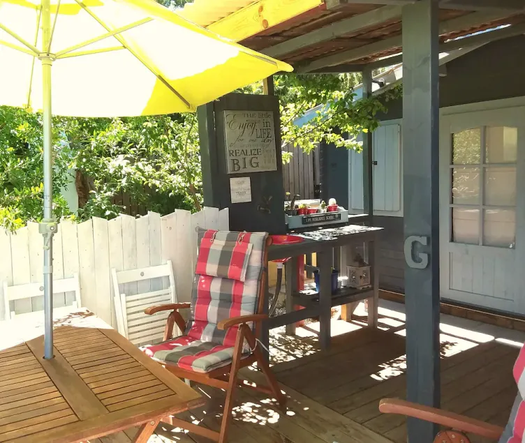 Self-catering, ocean views, walk to beaches. BBQs, secure parking, set in nature - Image 1
