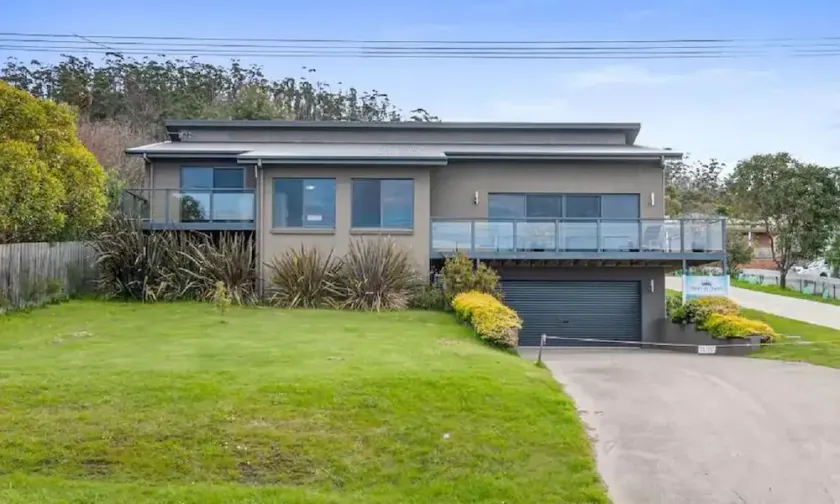 Beautiful home, perfect for a relaxing get away. - Image 1