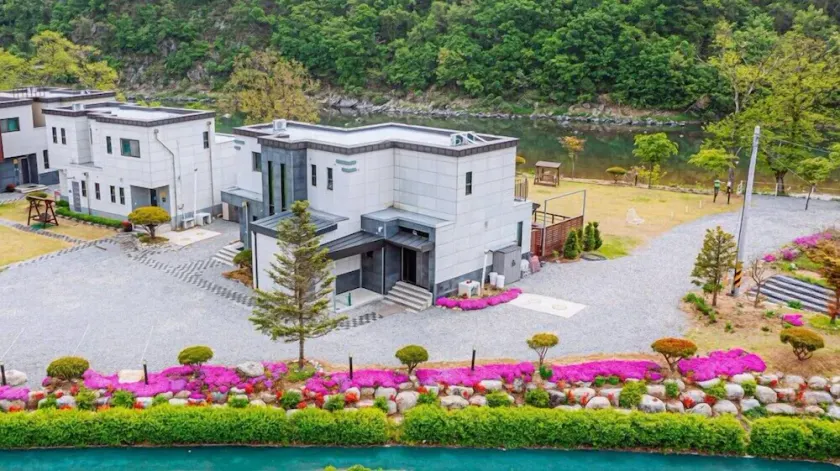 Hongcheon Nine Two Zero Pension - Image 1
