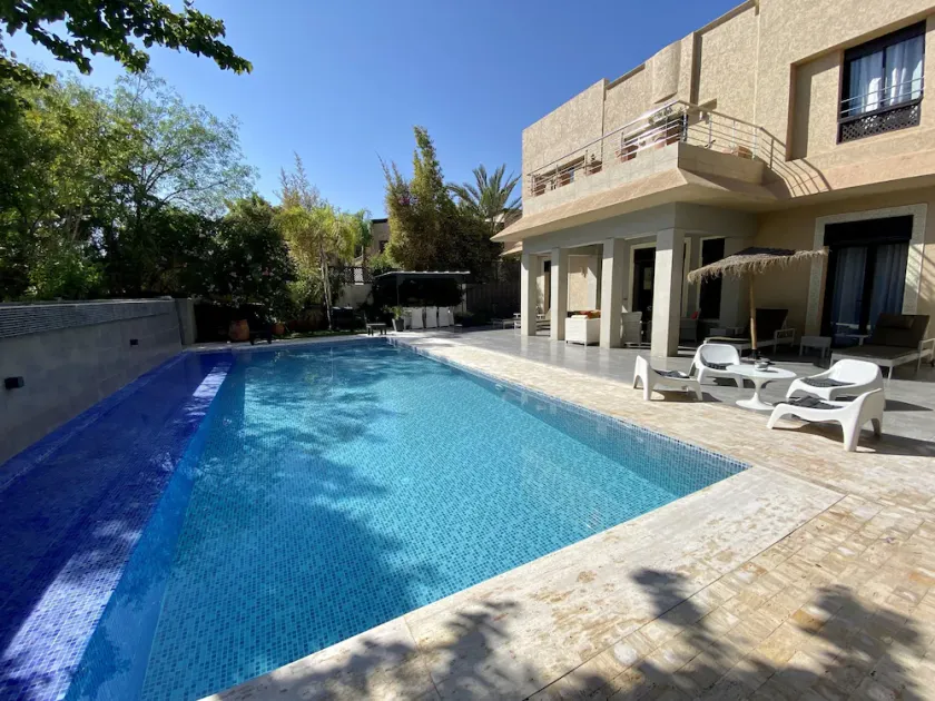 Superbe Villa avec Piscine Privée a 10min du centre-ville - Image 1