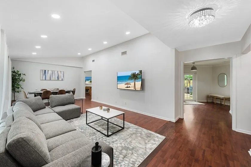 15 Mins to Beach! Safe & Quiet Home Near Beach & Downtown~Heated Pool~Ping Pong/Foosball - Image 1