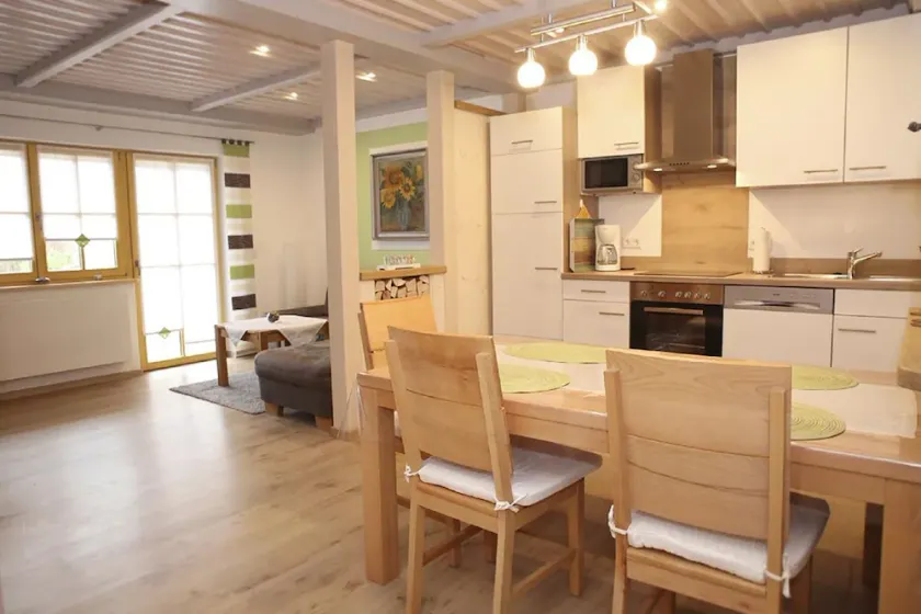 Vacation apartment (70sqm) with terrace and garden - Image 1