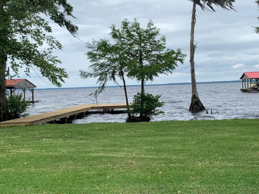 Rückzugsort am See mit Panoramablick wie kein anderer - Image 1