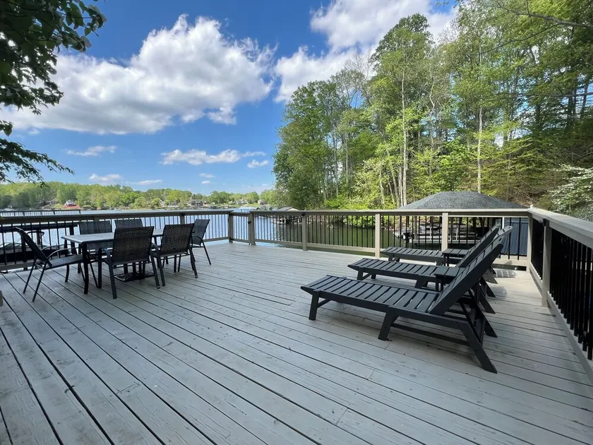 5 Bed 4 Bath Waterfront Home on Deep Water Cove Ideally located by car or boat! - Image 1