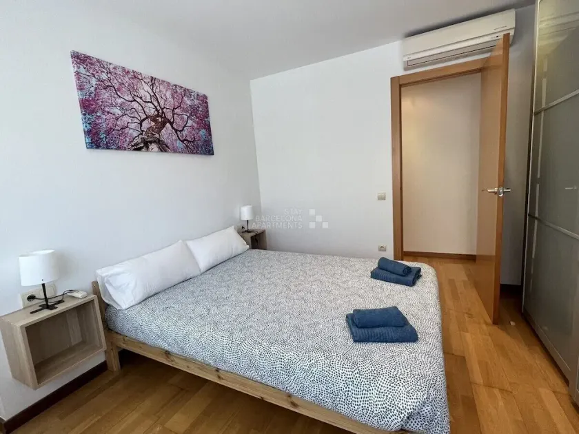 Spacious and bright apartment in Maragall - Image 1