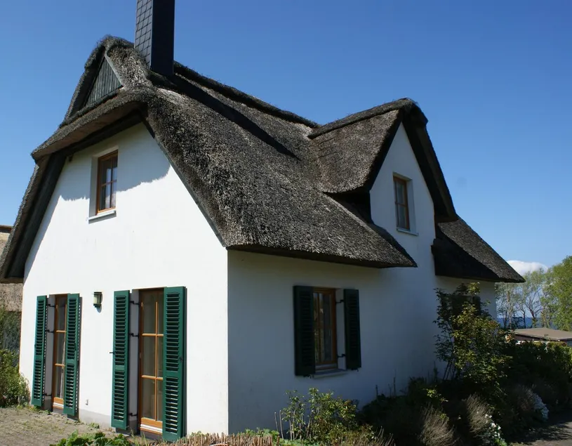 Thatched-Roof Vacation Home Right on the Baltic Sea - Image 1