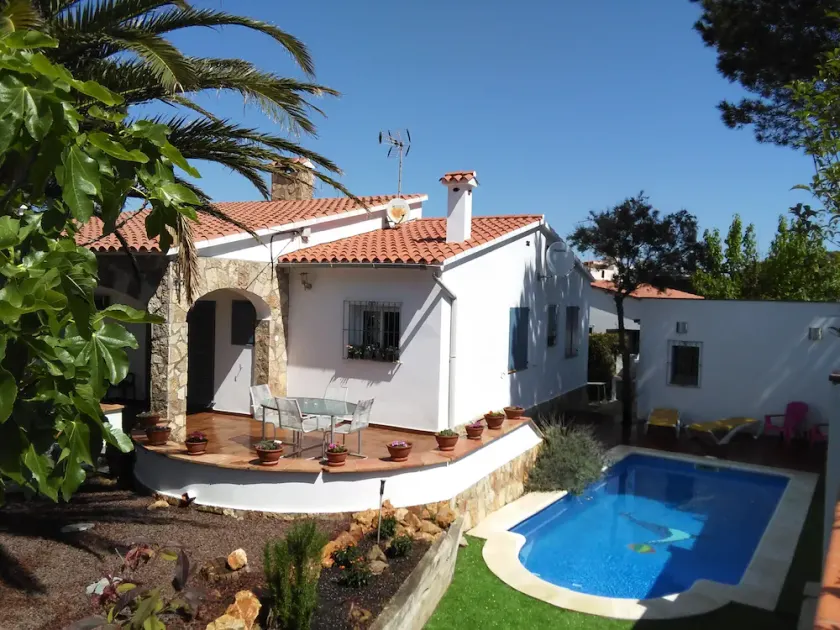 Wunderschöne Villa in Strandnähe – Pool, AC, Garten & WIFI – Casa Palmera - Image 1
