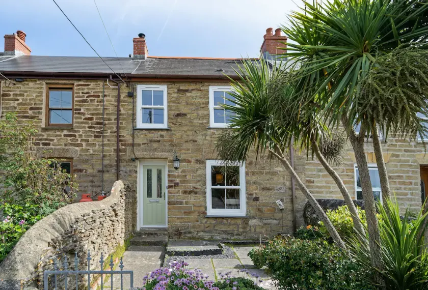 A traditional seaside cottage, with sea views and an easy walk to Portreath. - Image 1