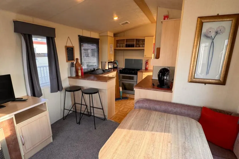 3 Bed Caravan 8 Berth Pet Friendly Parking - Image 1