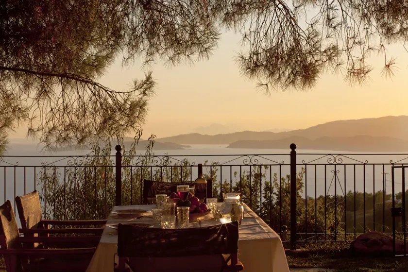 Villa with stunning view out to the sea accross the viladge of Glossa - Image 1