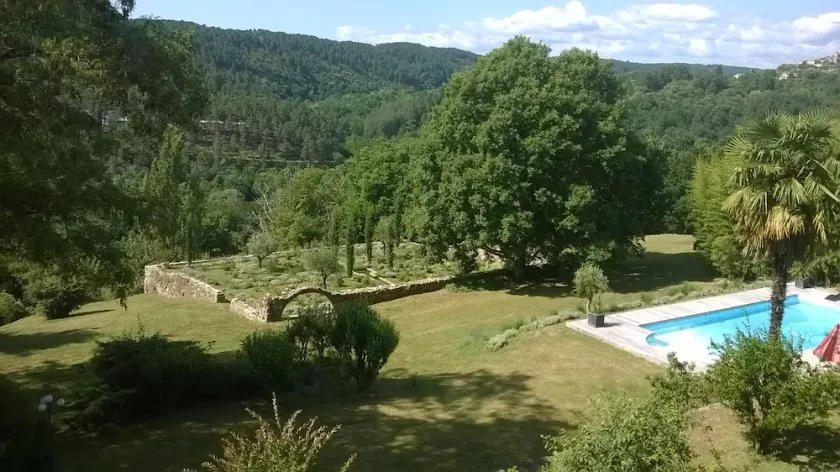 Tegn hus i Ardèche med pool, sauna og biograf - Image 1