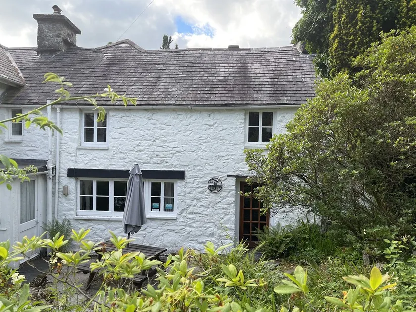 Welsh Country Farmhouse - Image 1