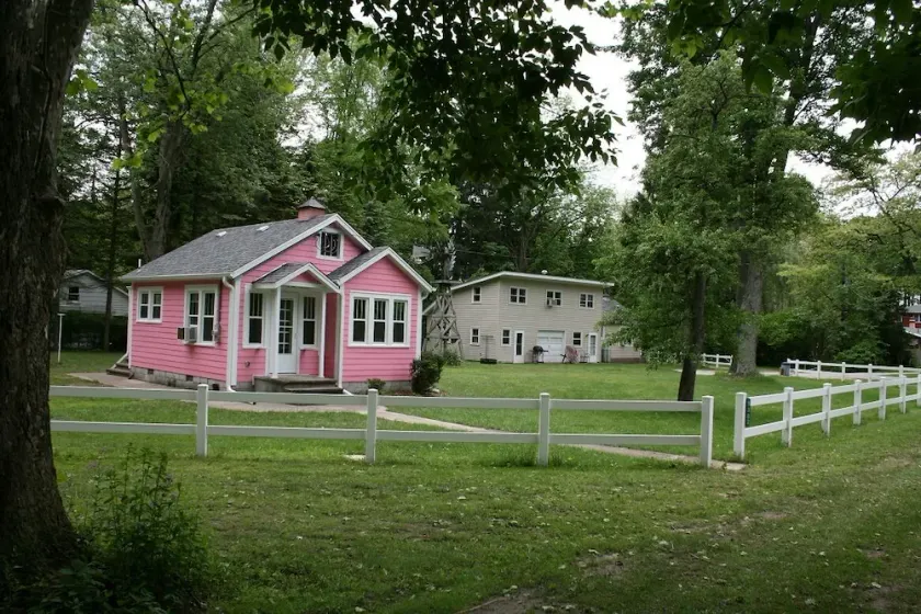 Lake Front Cottage in Michigan's Harbor Country \"Sandy Shores 2\" - Image 1