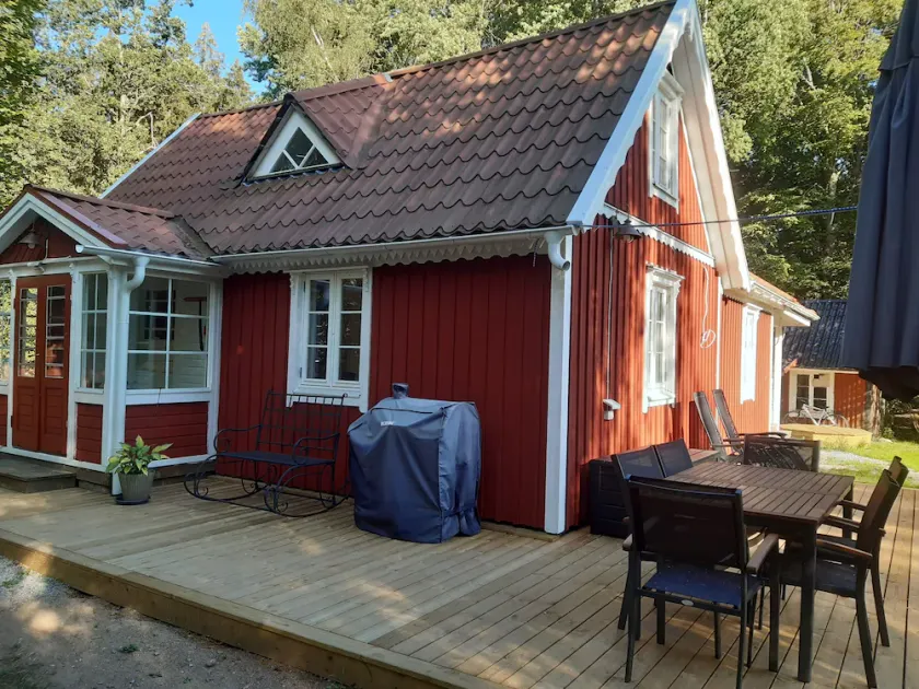 Cozy guest house \"Björkedal\" in southern Småland + fenced property - Image 1
