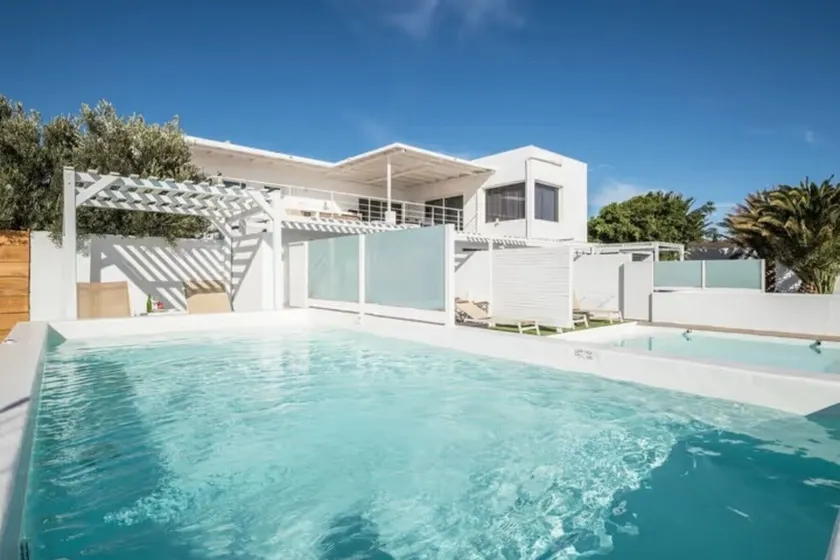 Holiday Apartment “Amanecer ” with Ocean and Mountain View, Terrace and Pools - Image 1
