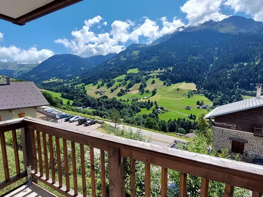 Cozy 1-Bed Apt in Hauteluce, Sleeps 4, Parking, Pool, Fitness, Near Lifts & Shops - Image 1