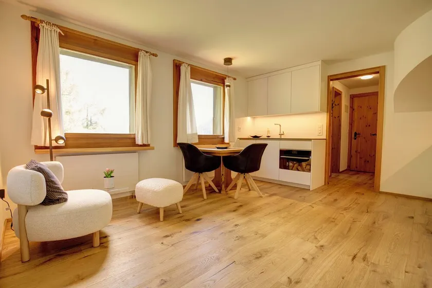 1-room flat with lake view on the 5th floor - Image 1