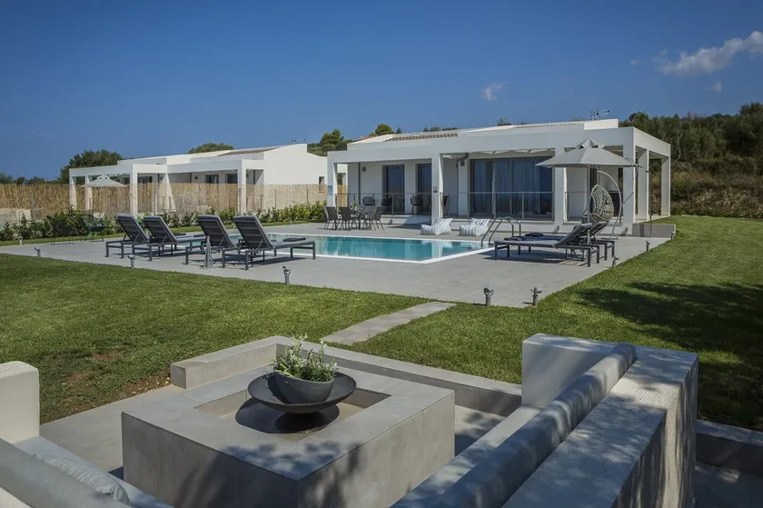 ROMEO & JULIET Villas -Stunning new modern villas at Svoronata - Image 1
