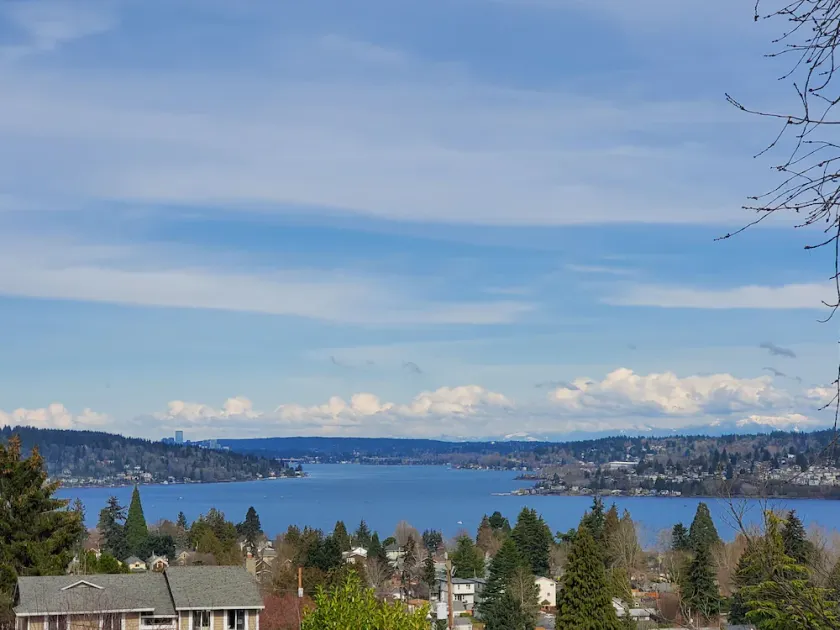 ♠️ Lake View ♠️ Private ♠️ Centrally Located ♠️ Spacious ♠️ Fast Wifi - Image 1