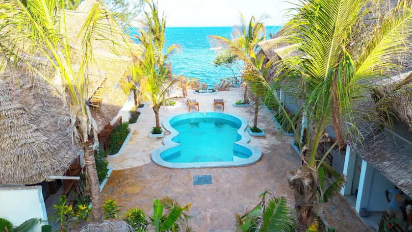Zamu Beach Hotel - Image 1