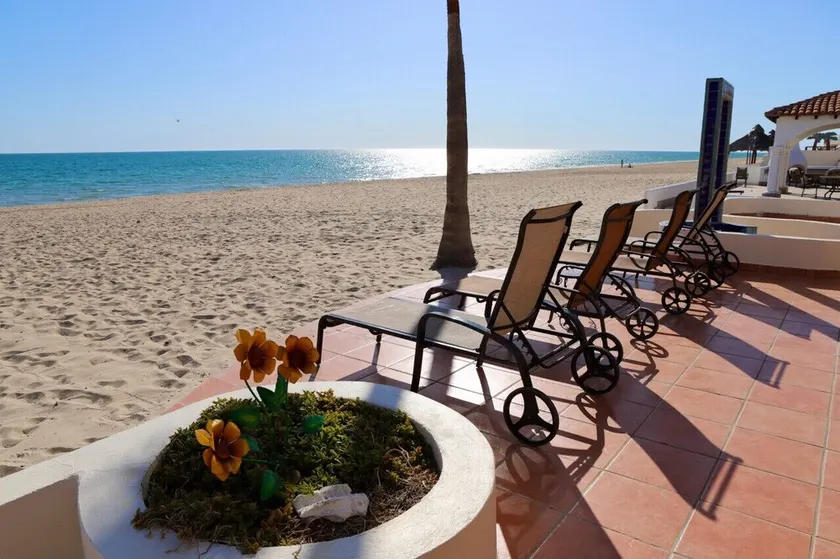 A custom 4BR/4BA home & Guest House footsteps from the sand & sea - Image 1