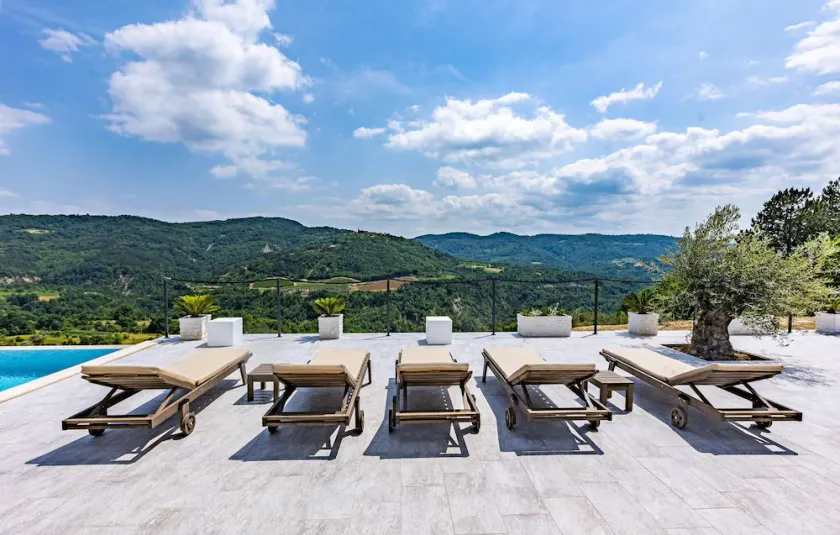 Lovely home in Draguc - Image 1