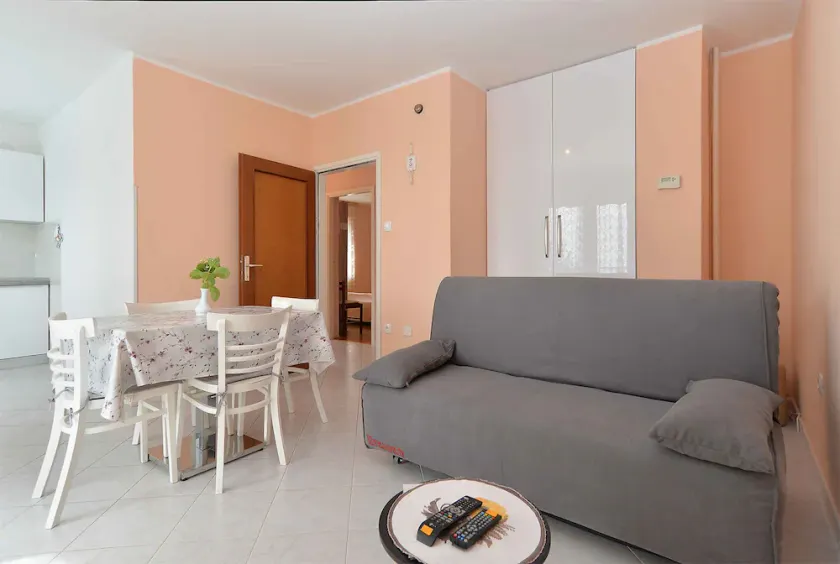 Holiday apartment with air conditioning - Image 1