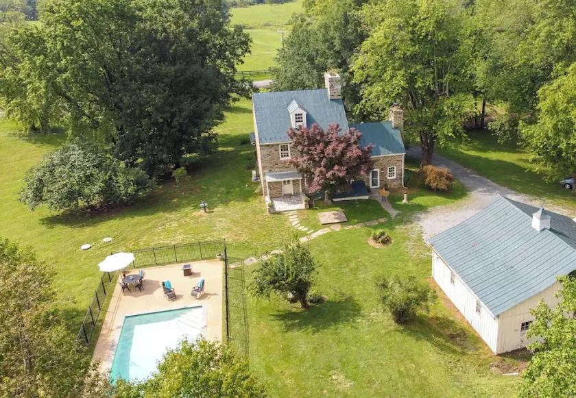 Shiloh, Shiloh Renovated Farm House in Purcellville - Image 1